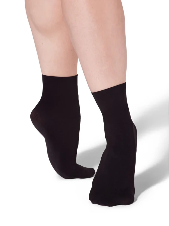 Capezio_Silky_Sock_Black_BG100_1.webp