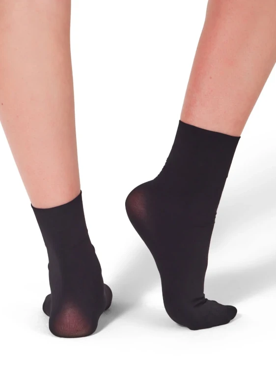 Capezio_Silky_Sock_Child_Black_BG100C_3.webp